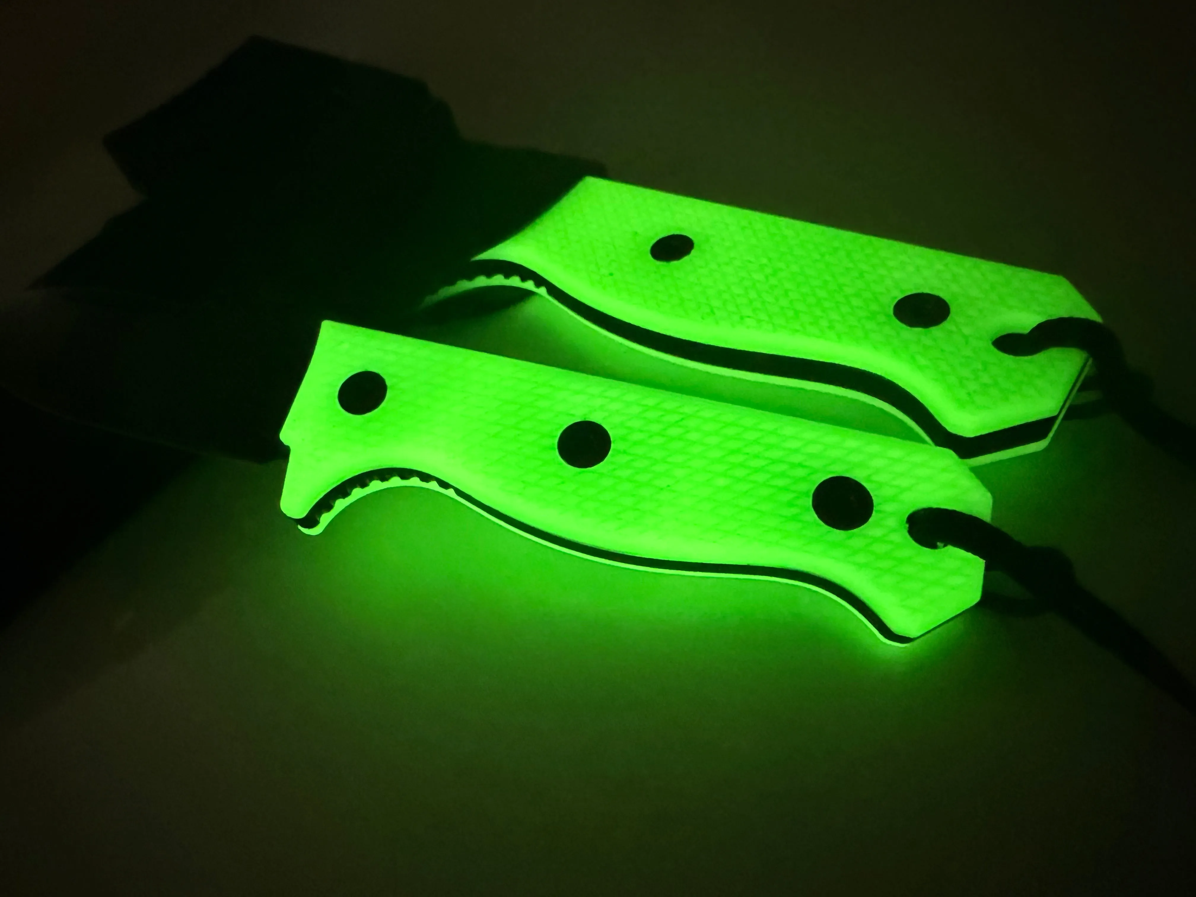 Compact R4A - Ready 4 Action Knife / D2 Fixed Blade ( UGM GLOW Scales ) 🔥 Coming Soon! 🔥