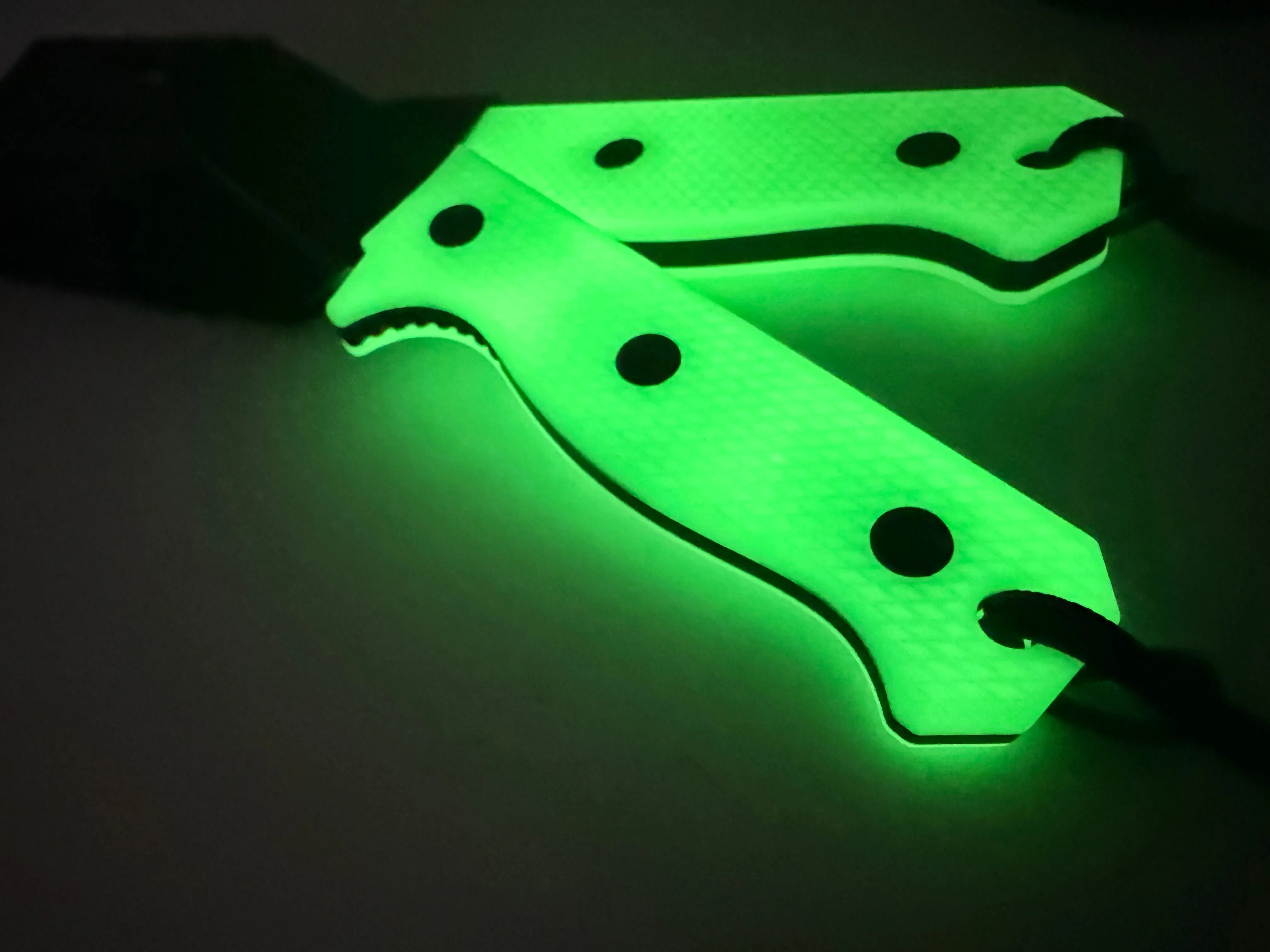 Compact R4A - Ready 4 Action Knife / D2 Fixed Blade ( UGM GLOW Scales ) 🔥 Coming Soon! 🔥