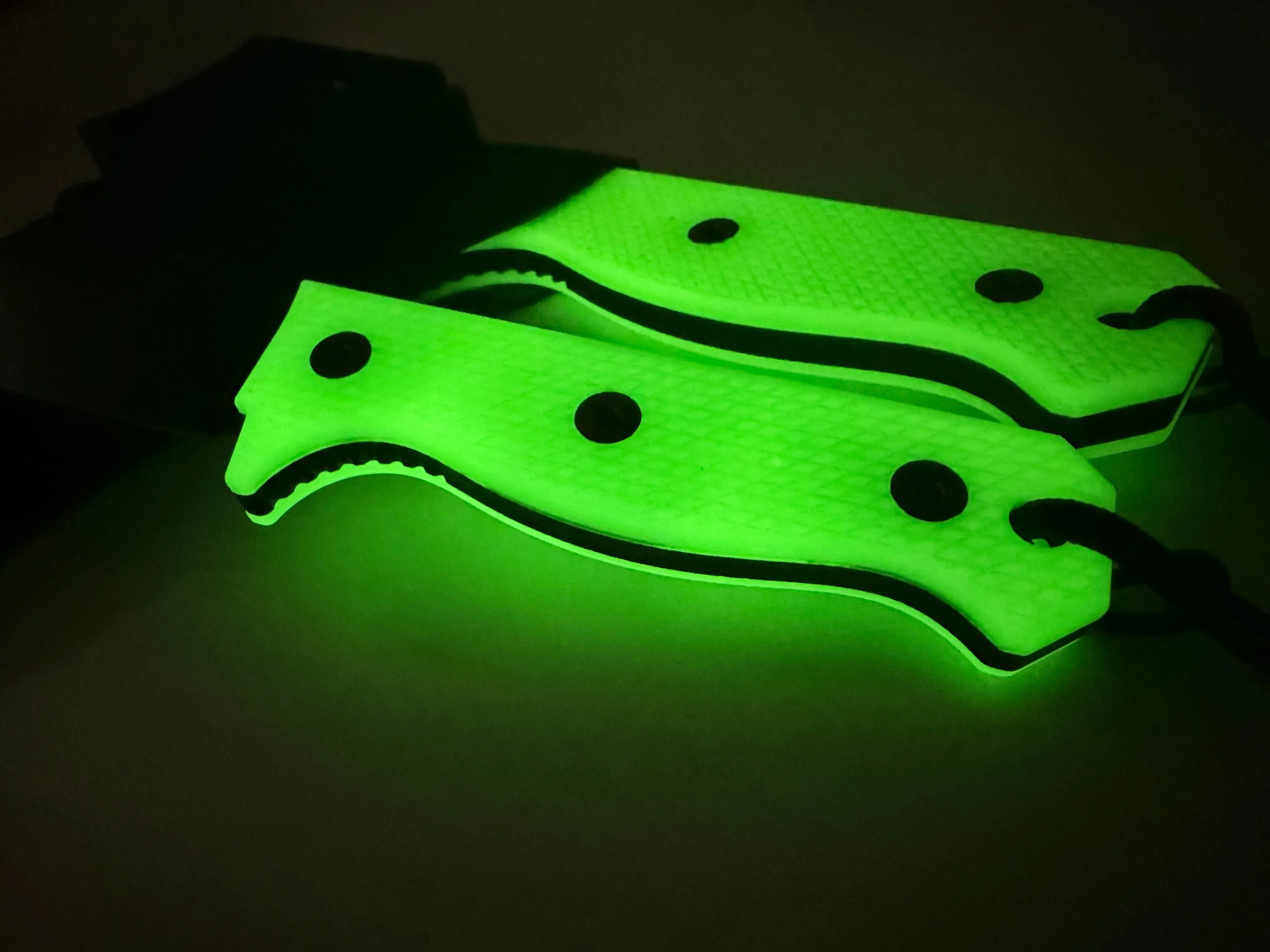 Compact R4A - Ready 4 Action Knife / D2 Fixed Blade ( UGM GLOW Scales ) 🔥 Coming Soon! 🔥