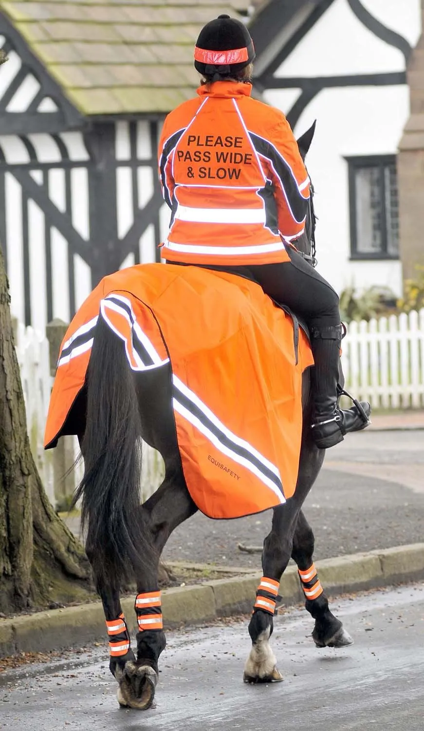 Equisafety Hi-Vis Waterproof Wrap Around Rug