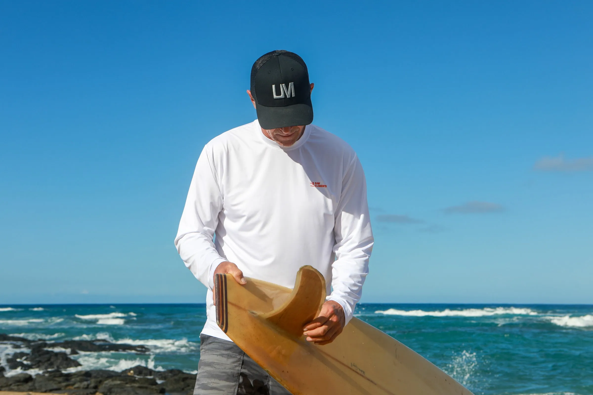 MIKE FIELD RED SHIELD LONG SLEEVE SUNSHIRT