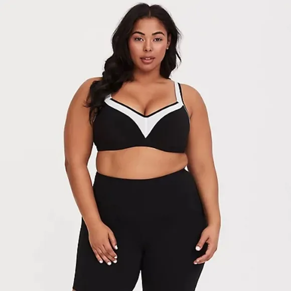 NWT Torrid Underwire Solid Active Sports Bra, 50DD