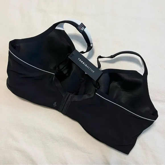 NWT Torrid Underwire Solid Active Sports Bra, 50DD