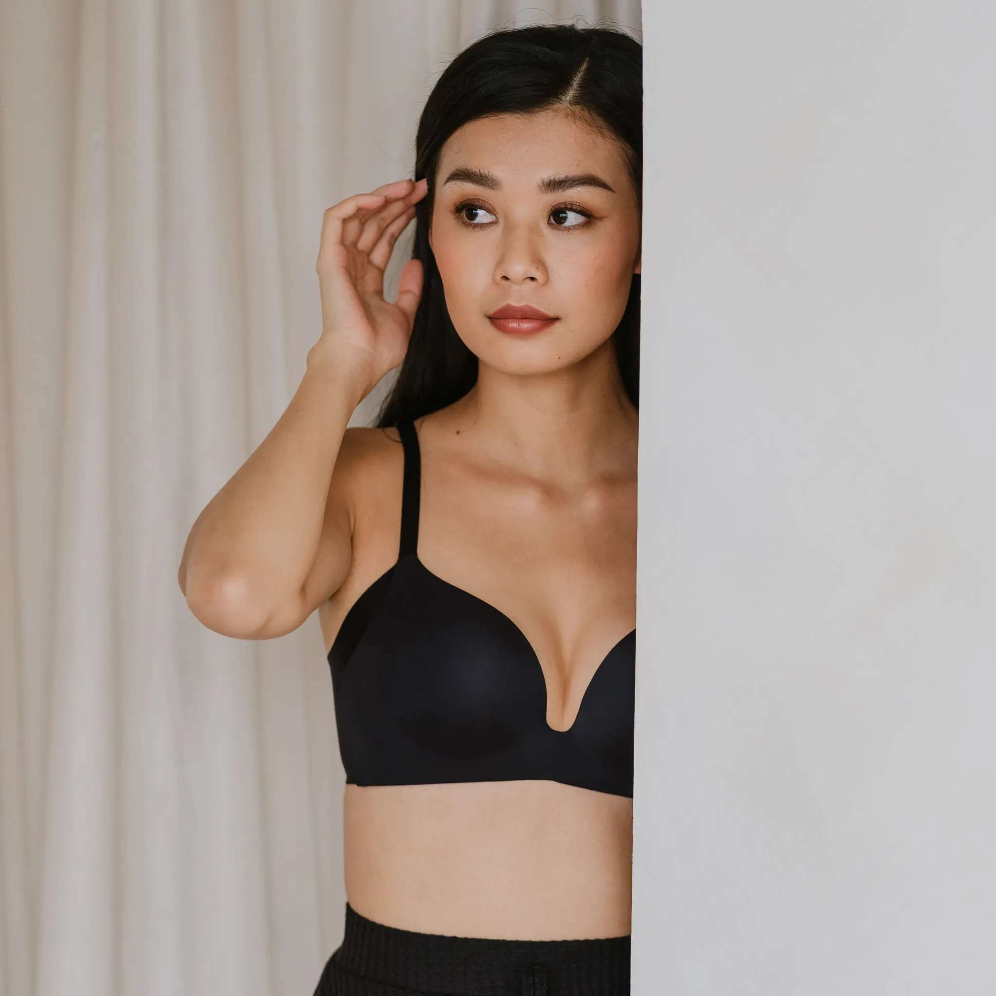 Oh-So-Smooth Essential Wireless Push Up Bra in Black