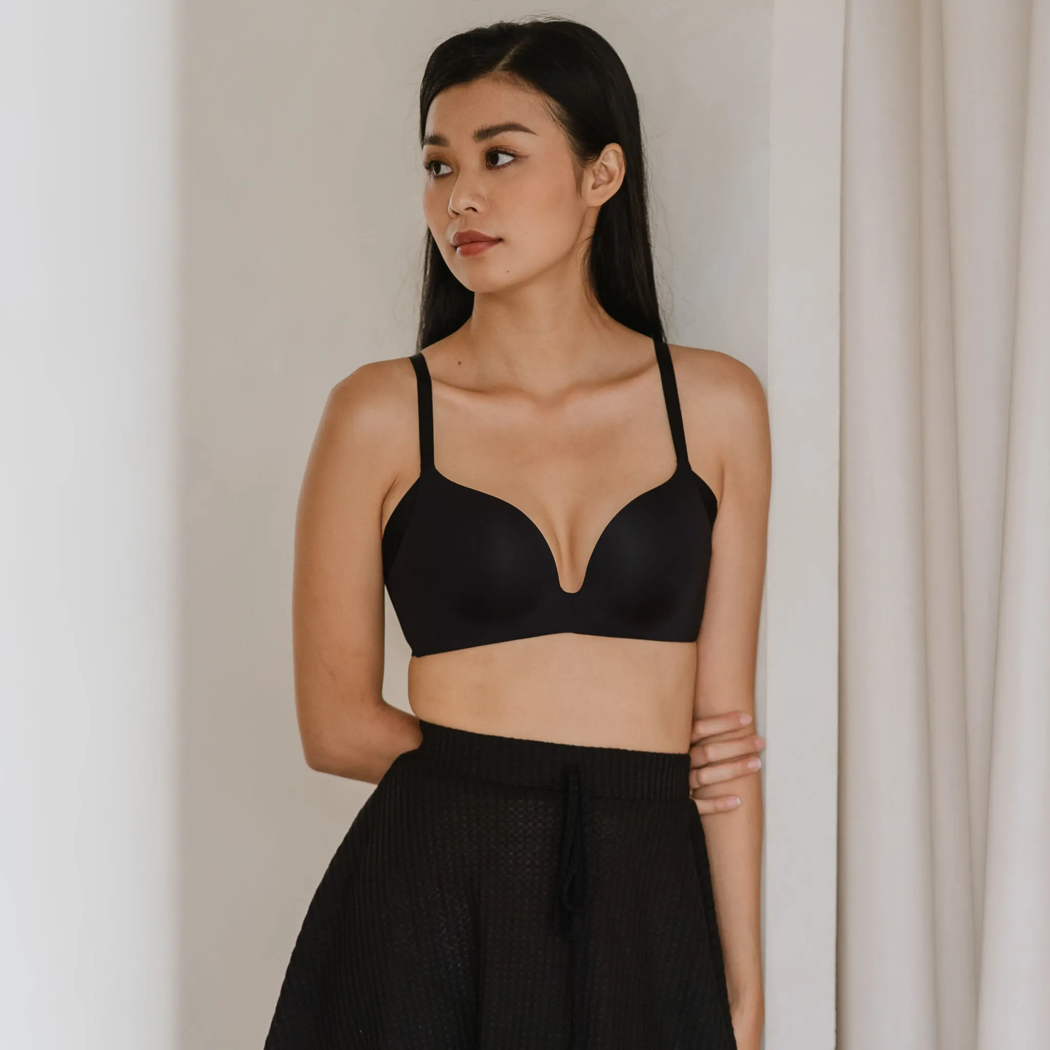 Oh-So-Smooth Essential Wireless Push Up Bra in Black