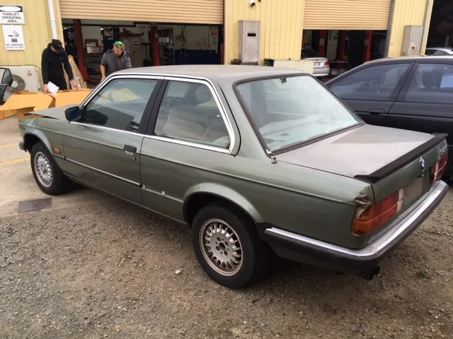 S2732 3' E30 Coupe 323i M20 AUTO 1985/01