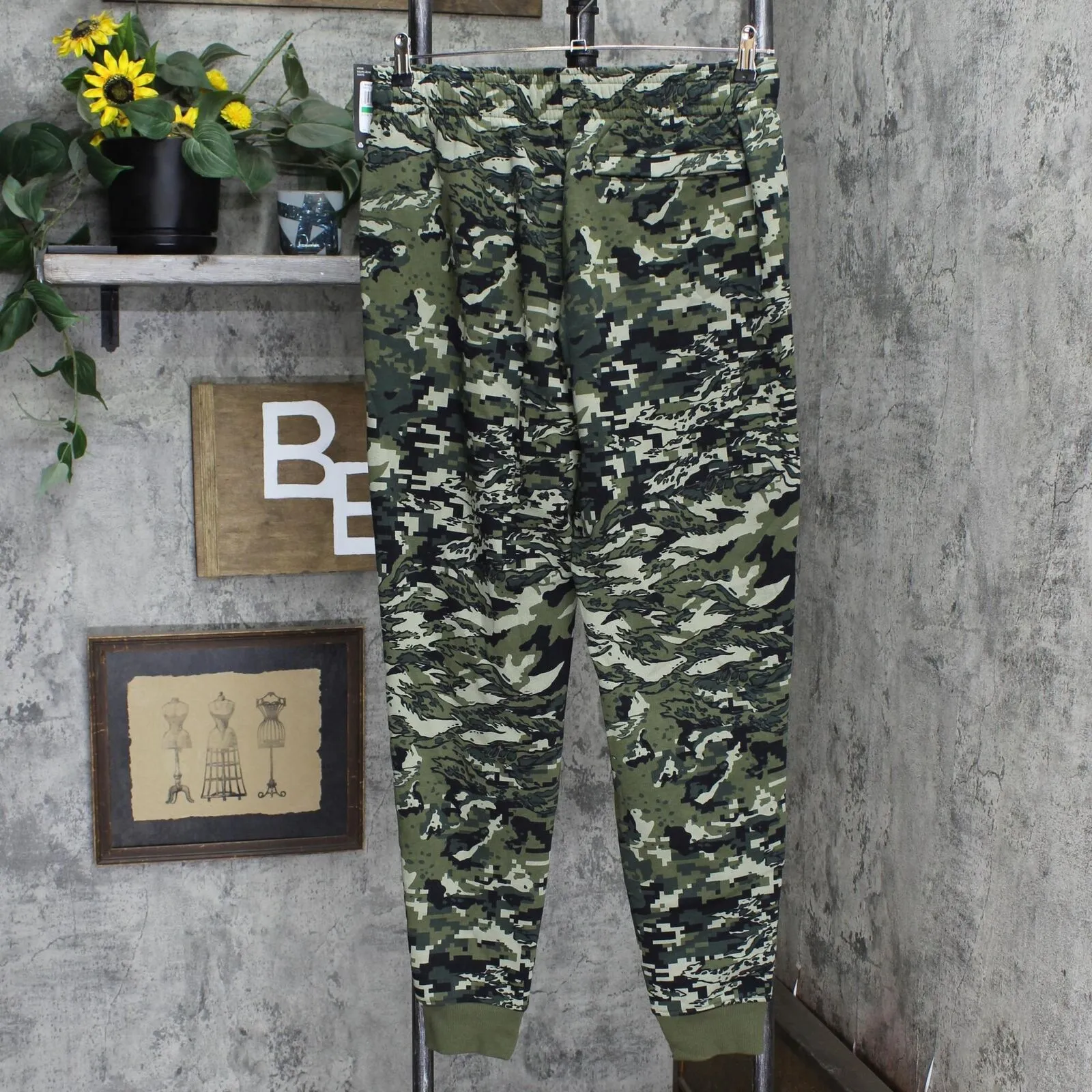 Under Armour Men's Camo Logo Sweatpants Joggers Pants