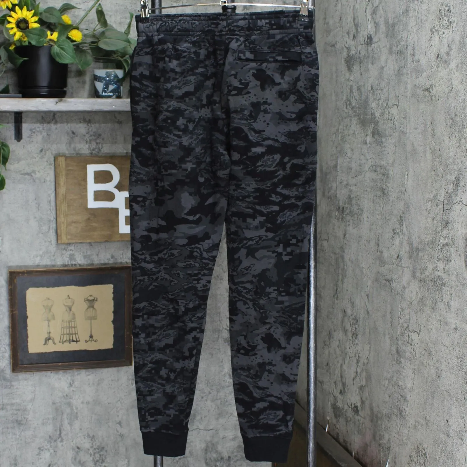 Under Armour Men's Camo Logo Sweatpants Joggers Pants