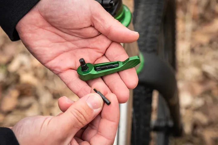 WOLF TOOTH AXLE HANDLE MULTI-TOOL BLACK